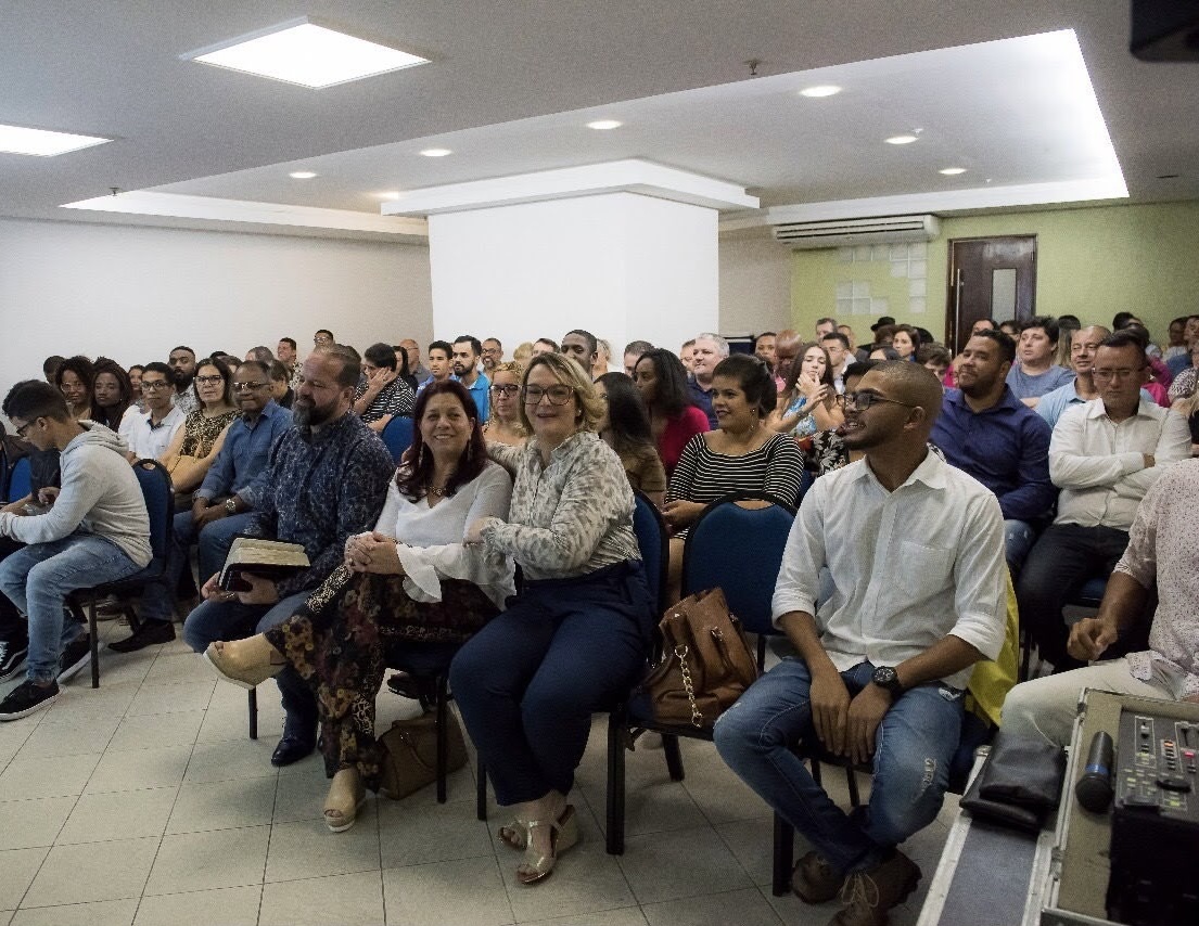 Comunidade reunida no início da igreja